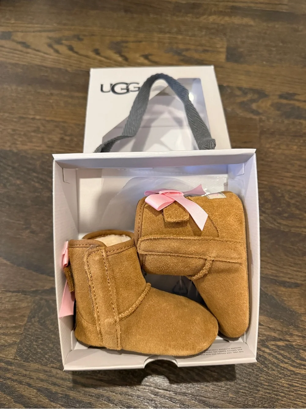 UGG Chestnut Infant Sheepskin Booties with Pink Bows Size 0/1 (0-6 months)